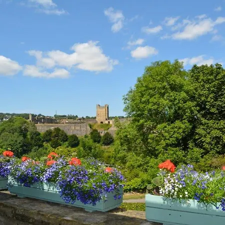 Castle View * Richmond (North Yorkshire)